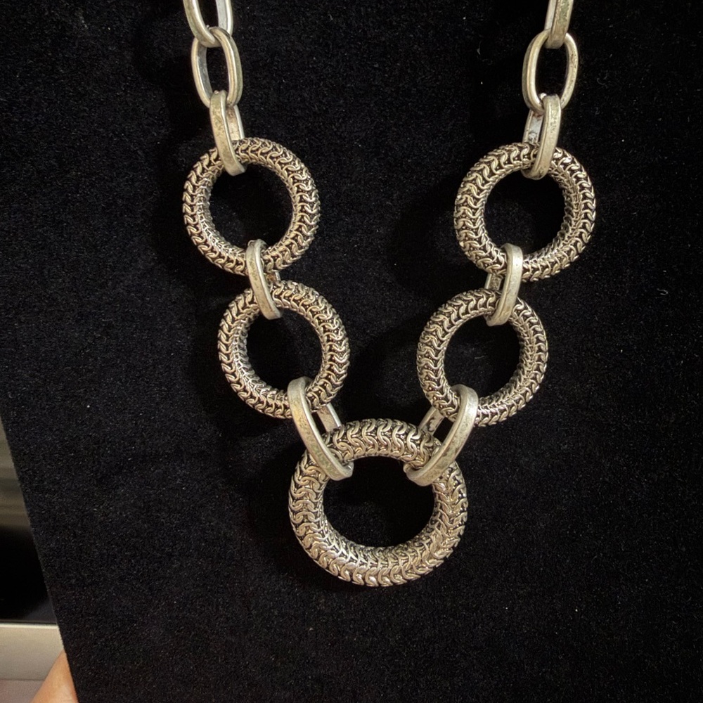 Jones New York Silver Chain Link Necklace Textured Contemporary Jewelry
